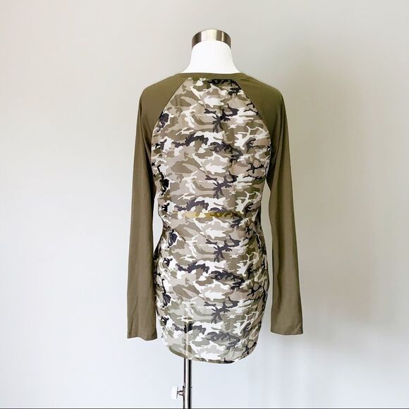 Camo back mixed fabric top - Picture 2 of 6
